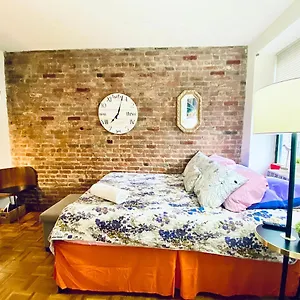 Times Square Manhattan - Private Room In 2 Bedroom Apartment Guest house New York