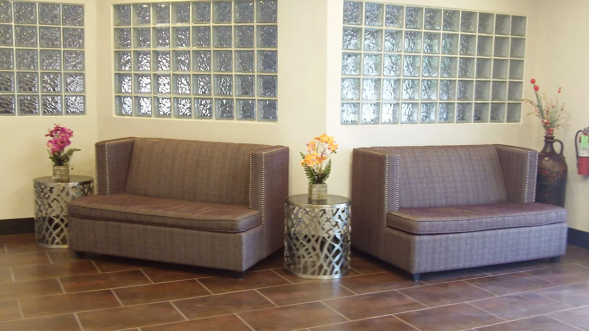 ***  Surestay Plus Hotel By Best Western Sacramento Cal Expo США